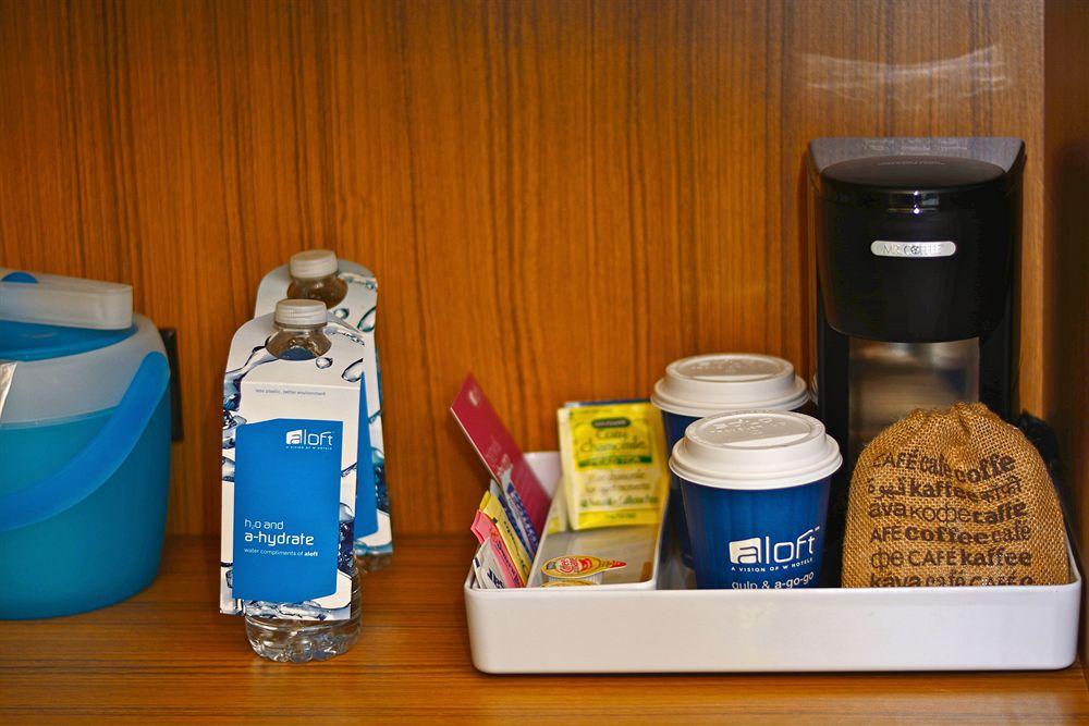 Отель Aloft Miami Дорел Экстерьер фото