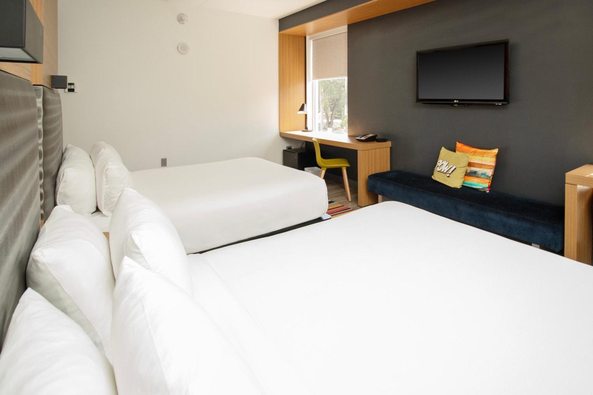 Отель Aloft Miami Дорел Экстерьер фото
