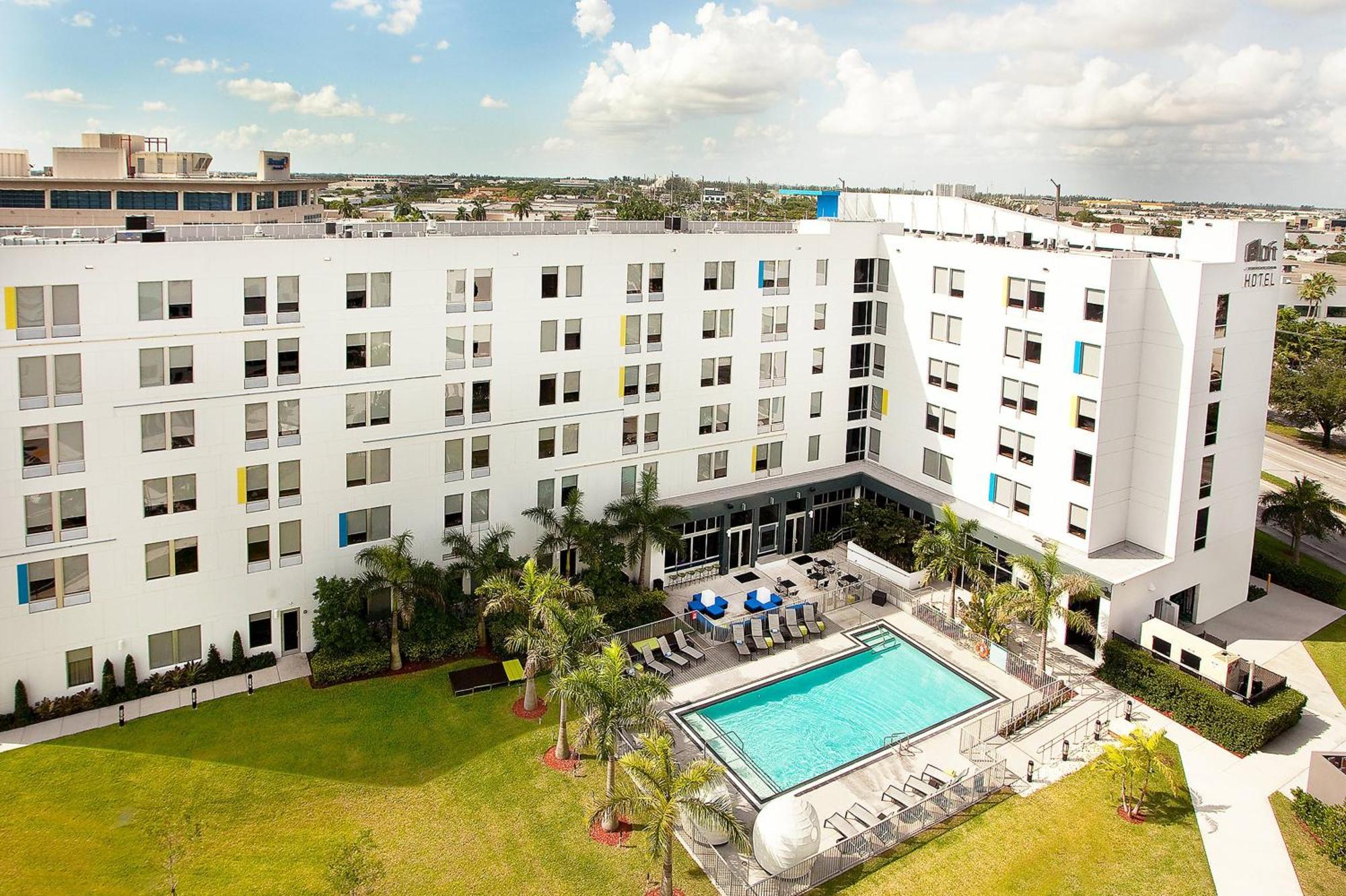 Отель Aloft Miami Дорел Экстерьер фото