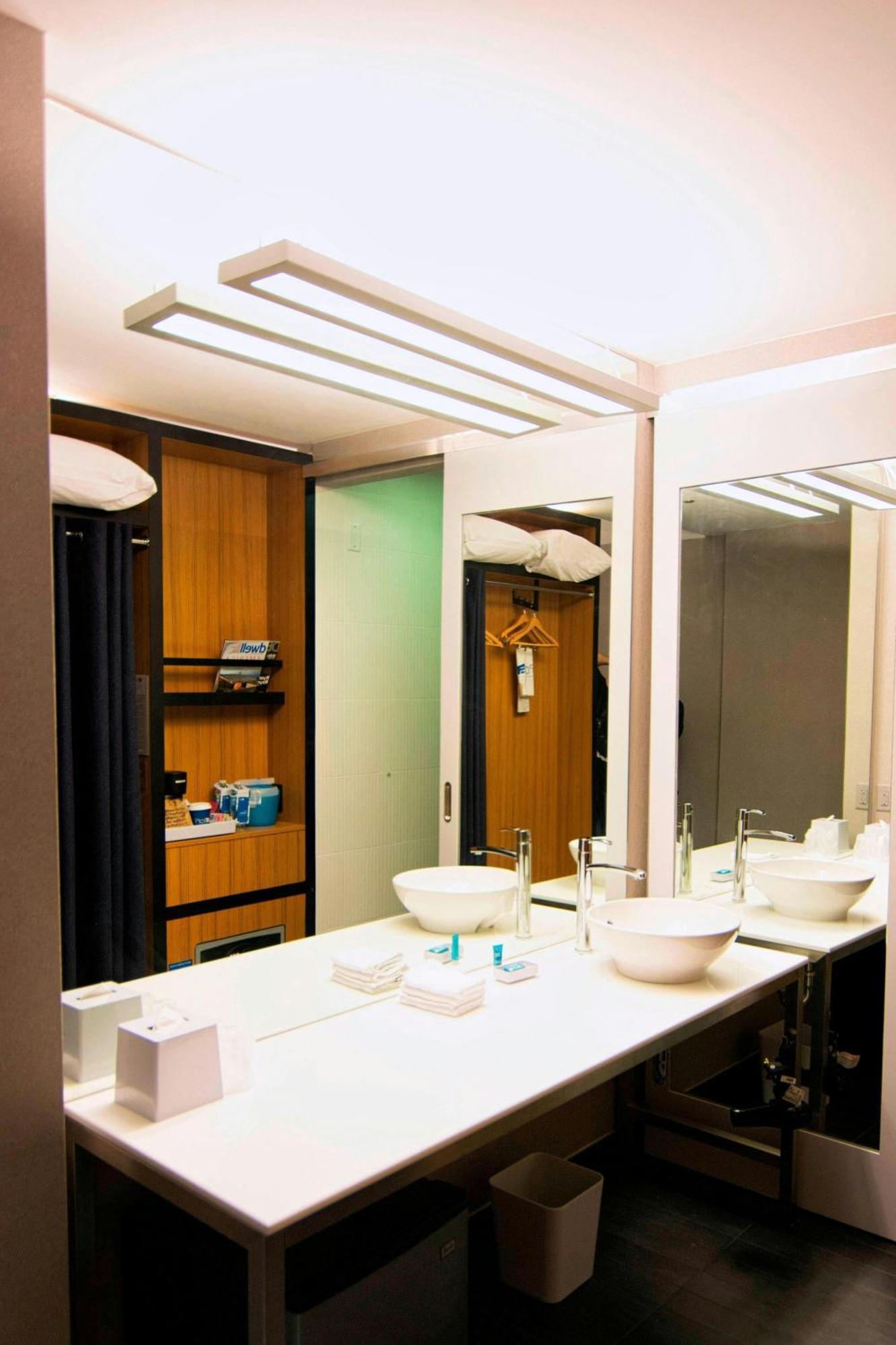 Отель Aloft Miami Дорел Экстерьер фото