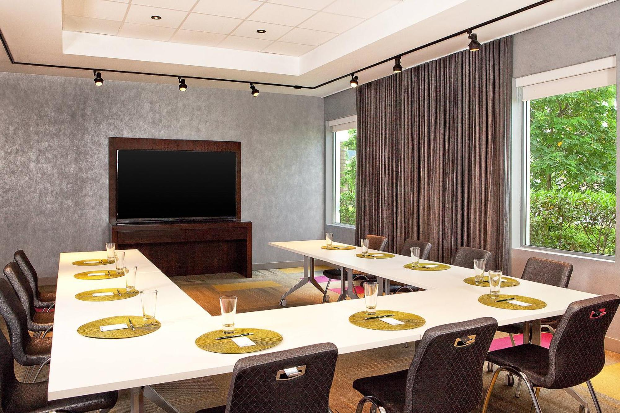 Отель Aloft Miami Дорел Экстерьер фото