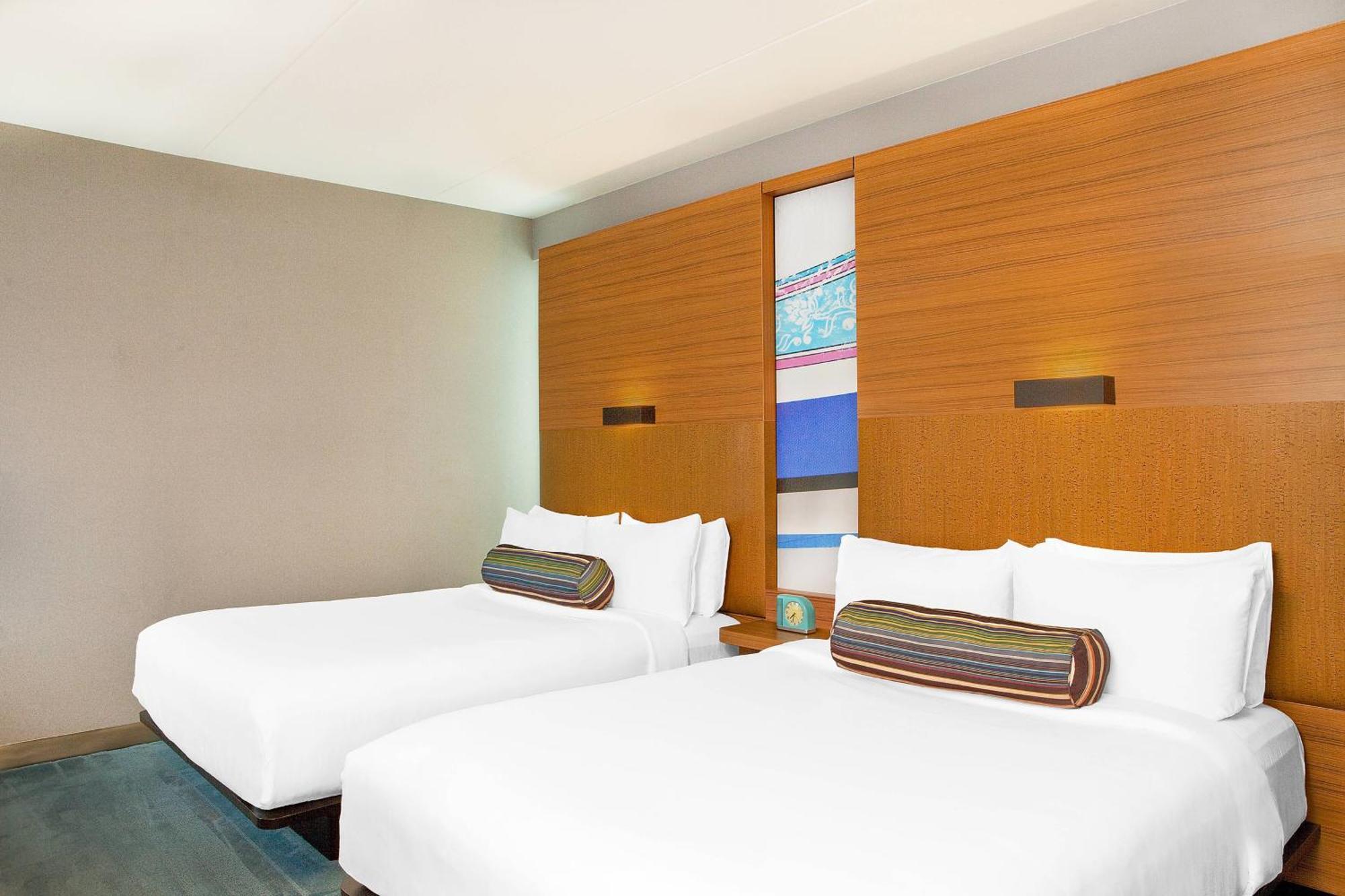 Отель Aloft Miami Дорел Экстерьер фото