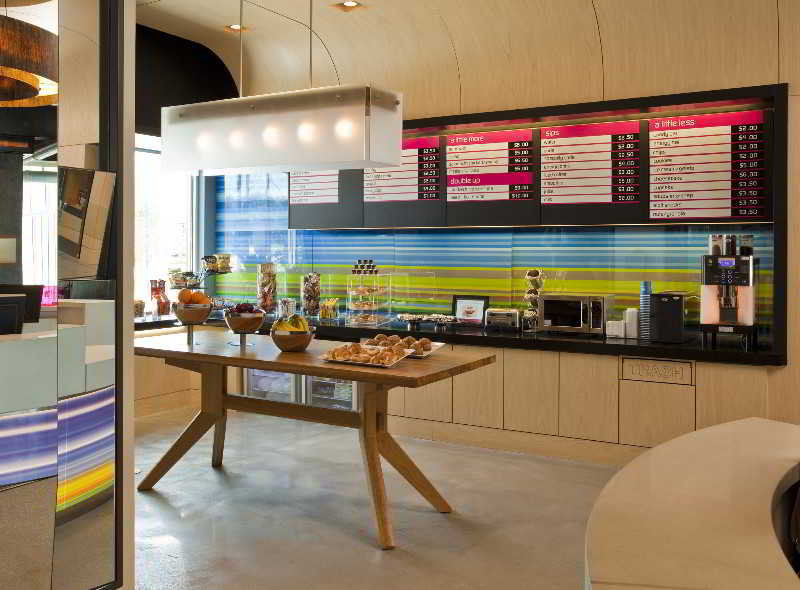 Отель Aloft Miami Дорел Экстерьер фото