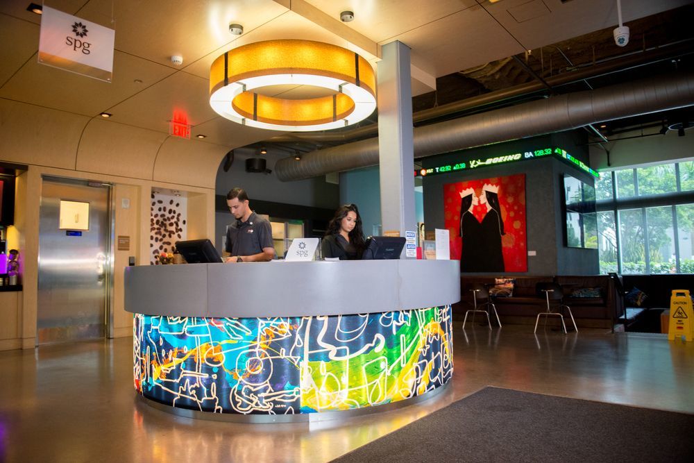 Отель Aloft Miami Дорел Экстерьер фото